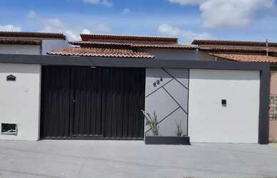 Imagem: A casa possui 2 Dormitórios, 1 Banheiro, 2 Vagas na garagem