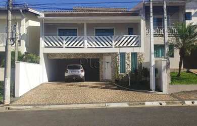 Imagem: A casa em condomínio possui 3 Dormitórios, 3 Banheiros, 4