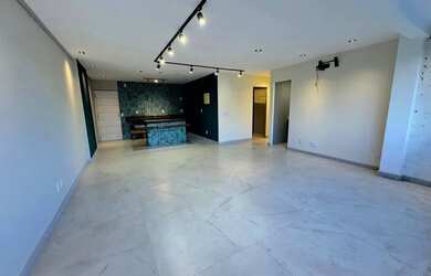 Imagem: O apartamento possui 3 Dormitórios, 5 Banheiros, 2 Vagas na