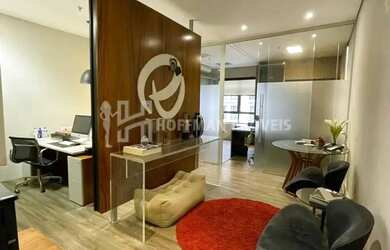 Imagem: O depósito possui 2 Vagas na garagem, 121m² de Área e está