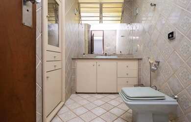 Imagem 12: Sobrado de 540 m² no Setor Sul, em frente à Clínica do Esporte