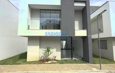 Imagem: A casa em condomínio possui 4 Dormitórios, 4 Banheiros, 2