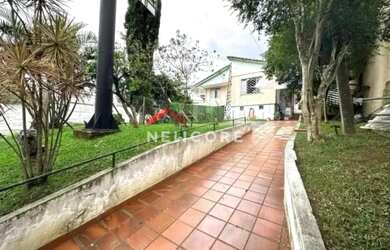 Imagem: A casa possui 2 Dormitórios, 2 Banheiros, 5 Vagas na garagem