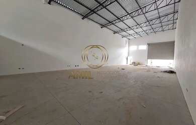 Imagem: Aluga-se Galpão, 370 m², 2 Banheiros, 5 Vagas, Bairro Chácaras