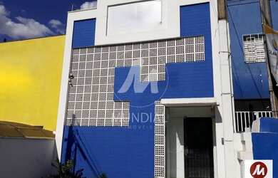 Imagem: O depósito possui 2 Vagas na garagem e 132m² de Área e está