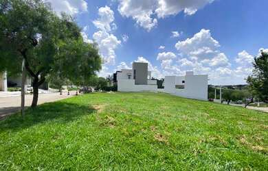 Imagem: O terreno possui 323m² de Área e está localizado em Loteamento