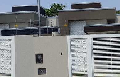 Imagem: A casa possui 3 Dormitórios, 2 Banheiros e 210m² de Área