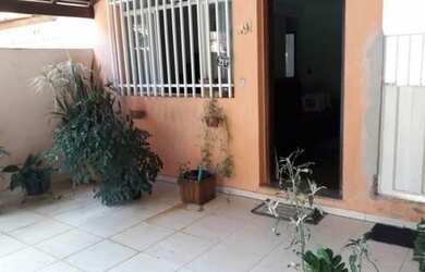 Imagem: A casa possui 2 Dormitórios, 3 Banheiros, 3 Vagas na garagem