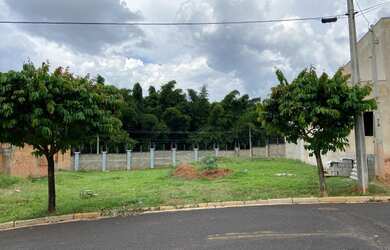 Imagem: O terreno possui 385m² de Área e está localizado em Jardim