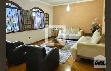 Imagem: A casa possui 4 Dormitórios, 5 Banheiros, 5 Vagas na garagem