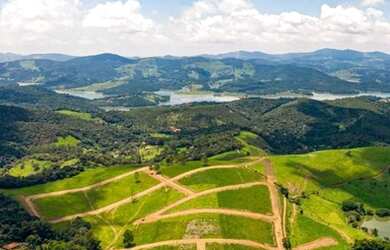 Imagem: O terreno possui 600m² de Área e está localizado em Campo