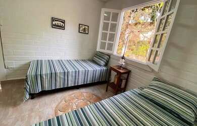 Imagem 10: Aldeia casa linda com 3 terrenos , possuindo jardim maravilhoso e piscina