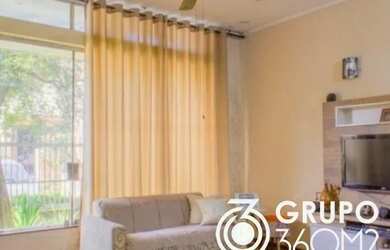 Imagem: A casa possui 4 Dormitórios, 3 Banheiros, 4 Vagas na garagem