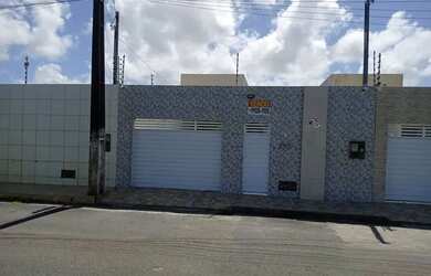 Imagem: A casa possui 3 Dormitórios, 2 Banheiros, 3 Vagas na garagem