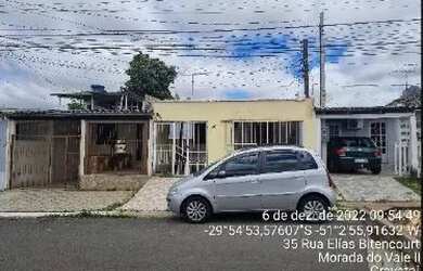 Imagem: A casa possui 2 Dormitórios, 1 Banheiro, 1 Vaga na garagem