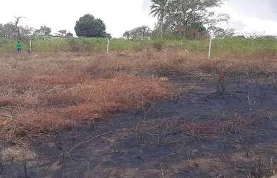 Imagem: O terreno possui 400m² de Área e está localizado em Mangabeira