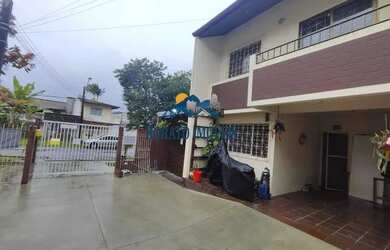 Imagem: A casa possui 3 Dormitórios, 3 Banheiros, 3 Vagas na garagem