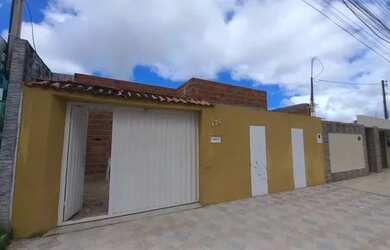 Imagem: A casa possui 3 Dormitórios, 3 Banheiros, 2 Vagas na garagem