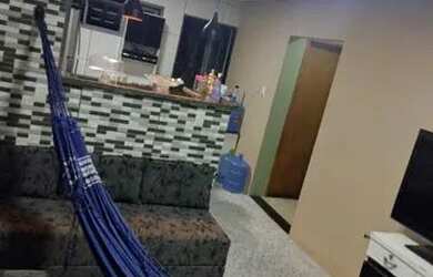 Imagem: A casa possui 2 Dormitórios, 1 Banheiro e 3 Vagas na garagem