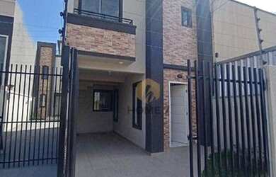 Imagem: A casa possui 3 Dormitórios, 2 Banheiros, 2 Vagas na garagem