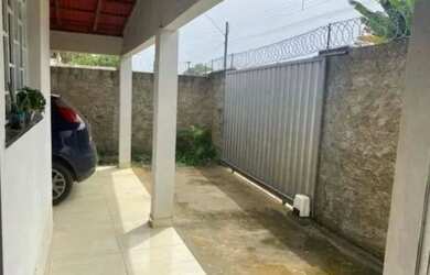 Imagem: A casa possui 2 Dormitórios, 2 Banheiros, 2 Vagas na garagem