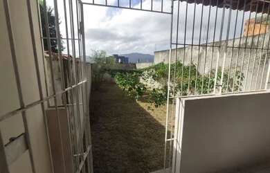 Imagem 4: Sobrado maravilhoso com trio caipira, salão de festas e quintal gramado