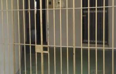 Imagem: A casa possui 2 Dormitórios, 1 Banheiro, 1 Vaga na garagem