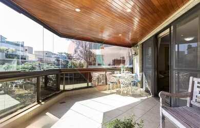 Imagem: O apartamento possui 4 Dormitórios, 5 Banheiros, 3 Vagas na