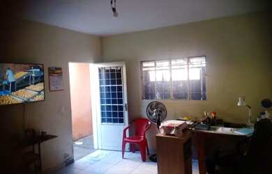 Imagem: A casa possui 1 Dormitório, 1 Banheiro, 2 Vagas na garagem