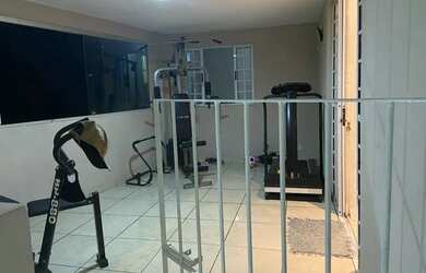 Imagem: A casa possui 2 Dormitórios e 2 Banheiros e está localizado