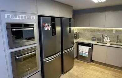 Imagem: A casa possui 4 Dormitórios, 5 Banheiros, 4 Vagas na garagem