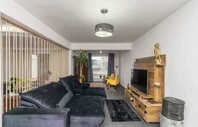 Imagem: A casa possui 3 Dormitórios, 4 Banheiros, 3 Vagas na garagem