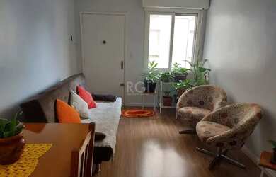 Imagem: O apartamento possui 2 Dormitórios, 1 Banheiro, 1 Vaga na garagem