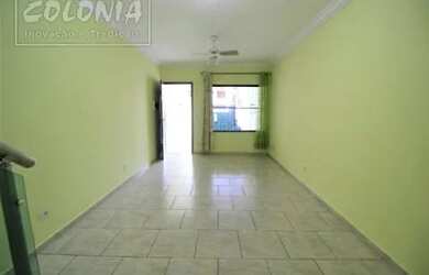 Imagem: A casa possui 3 Dormitórios, 4 Banheiros, 2 Vagas na garagem