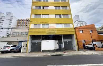 Imagem: O apartamento possui 1 Dormitório, 1 Banheiro, 1 Vaga na garagem