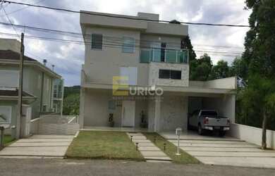 Imagem: A casa em condomínio possui 5 Dormitórios, 5 Banheiros, 3