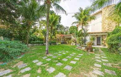 Imagem: A casa em condomínio possui 4 Dormitórios, 4 Banheiros, 2