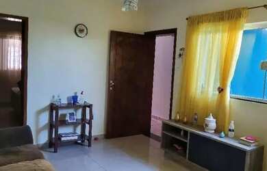 Imagem: A casa possui 2 Dormitórios, 1 Banheiro e está localizado