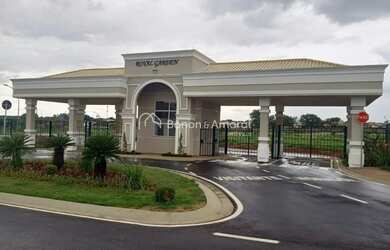 Imagem: O terreno possui 300m² de Área, Imóvel novo e está localizado