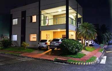 Imagem: O depósito possui 2 Vagas na garagem, 290m² de Área e está