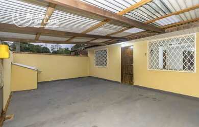 Imagem: A casa possui 3 Dormitórios, 2 Banheiros, 1 Vaga na garagem