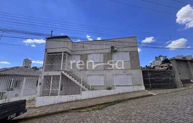 Imagem: A casa possui 5 Dormitórios, 2 Banheiros, 2 Vagas na garagem