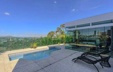 Imagem: A casa possui 4 Dormitórios, 5 Banheiros, 2 Vagas na garagem