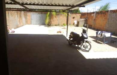 Imagem: A casa possui 2 Dormitórios, 2 Banheiros, 2 Vagas na garagem