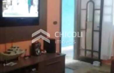 Imagem: A casa possui 3 Dormitórios, 2 Banheiros, 2 Vagas na garagem