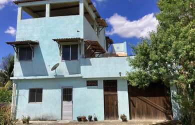 Imagem: A casa possui 1 Dormitório e 1 Banheiro e está localizado