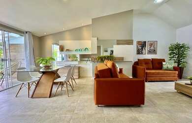 Imagem: A casa possui 4 Dormitórios, 3 Banheiros, 2 Vagas na garagem