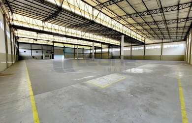 Imagem: O depósito possui 5 Vagas na garagem, 3.000m² de Área e
