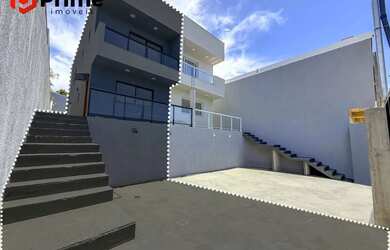 Imagem: A casa possui 3 Dormitórios, 3 Banheiros, 2 Vagas na garagem