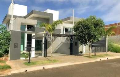 Imagem: A casa possui 3 Dormitórios, 4 Banheiros, 2 Vagas na garagem